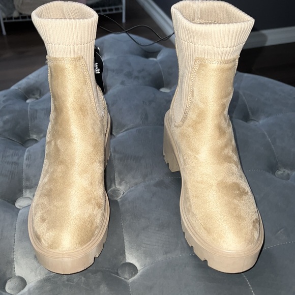 Boots - Picture 2 of 3